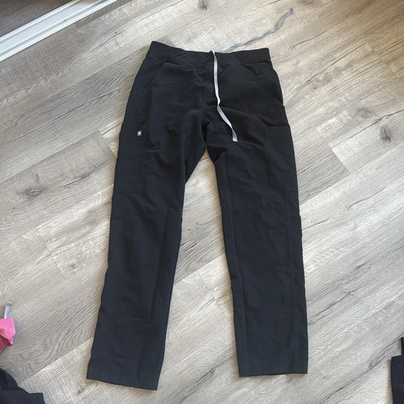 FIGS Scrub Bottoms - Picture 2 of 4